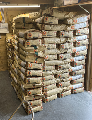 Houtpellets Badger 15 kg - 65 zakken per pallet - geleverd en gestapeld
